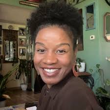 Who is a good curly hair specialist in Tulsa?