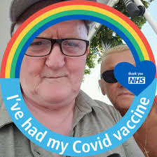 Legends and WAGS 糖 kiginanillle ممانت It's all smiles before the Rangers  dance gets underway. In the happy picture are Alfie Conn, Derek Parlane,  Jim Denny Gus Mc- Callum, George Struthers, Alex