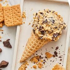 All aboard the tasty train with Graham Central Station. 🚂 Every bite is  full of chocolate flakes and graham cracker swirls in sweet graham ice  cream.