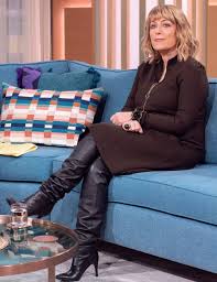 @claudia89203644 buenas tardes, lamentamos las demoras. Pin On Tv Presenter In High Boots