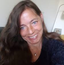 Carrie Underwood and Dolly Parton brought 50,000 people to tears 😢 They  walked