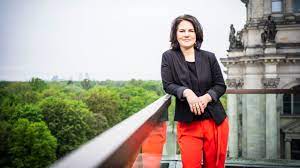 Nach ihrer nominierung als kanzlerkandidatin hatten sich die werte von annalena baerbock (grüne) stark. Grunen Chefin Annalena Baerbock Im Interview Wenn Ich Kanzlerin Bin Bildplus Inhalt Politik Inland Bild De