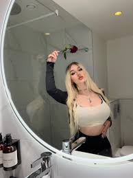 Lara Gibson☀️ (@lara.gbsn) • Threads, Say more