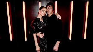 To hide any movies you want from the overviews on this site, so that you will only. Netflix Star Debby Ryan Musiker Josh Dun Heimliche Hochzeit Jetzt Teilen Sie Traumhafte Fotos Bunte De