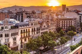 El barrio está formado por isletas de casas cuadriculadas con unas esquinas truncadas muy características de la zona. Barrio L Eixample Barcelona Archivos Vino Carretera Y Manta