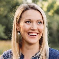 Stephanie Magee's Instagram, Twitter & Facebook