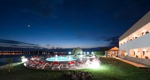 Vremea la mare în luna septembrie 2019 va fi una frumoasă în prima jumătate, urmând să apară precipitații și să scadă temperaturile în a doua parte a intervalului. Locul Din Romania Cu PiscinÄ De Vis Pentru O VarÄ Tarzie La Mare