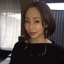 valmuer表参道 instagram写真 インスタグラム とっても美人な井上和香さん valmuerにてお取り扱いしてるジュエリーブランドventneufのピアスをチョイス ヴィンテージライクなアクセがとっても上品でお似合いです valmuer valmuerofficial 和香 乙女