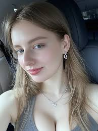 Chẳng phải tôi may mắn thoát được đêm nay sao. Vừa ăn một ly cà ri ngon,  cảm ơn Phil, giờ chúng tôi sẽ đi vào làng để uống.