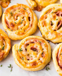 Puff Pastry Ham And Cheese Pinwheels Easy And Delicious Appetizer That Everyone Will Love Easy To M Pinwheel Recipes Ham And Cheese Pinwheels Appetizers Easy