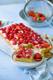 Einfacher Erdbeer Pudding Kuchen Vom Blech Auch Fur Den Thermomix Einfach Malene Rezept In 2020 Pudding Kuchen Erdbeerkuchen Mit Vanillepudding Erdbeerkuchen