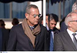 Συνδρομή σε αυτήν την τροφοδοσία rss. O Agnwristos Panos Kammenos Pozarei Me Kamari Dipla Ston Katadromea Gio Toy