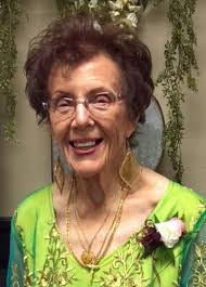 Lorraine Reis's Instagram, Twitter & Facebook