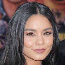 Vanessa hudgens samaya krasivaya vo vselennoy читать далее>>. Vanessa Hudgens Biografia Curiosidades E Vida Pessoal Famous Birthdays