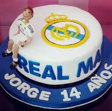 It has become a theme for the hernandez brothers to celebrate each other's birthday with a cake that represents their madrid rivalry, and when atletico player lucas turned 22 last week, it was no different. Order Real Madrid Cake Online Buy And Send Real Madrid Cake From Wish A Cupcake