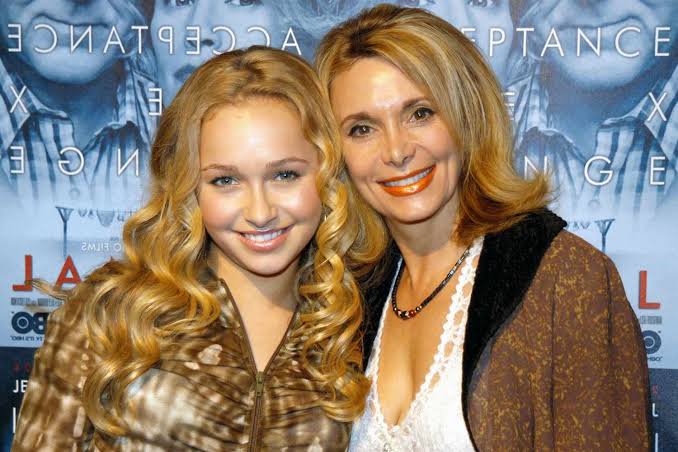 Hayden Panettiere's estranged mom Lesley Vogel reacts to her death