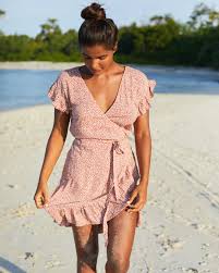 Ne manquez pas nos robes midi drapées et décorées de motifs conçus par nos équipes, idéal pour les jours de grande chaleur, ainsi que nos modèles classiques coupe trapèze universellement flatteurs. Wrap And Roll Robe Courte Portefeuille Pour Femme W3dr61bip1 Billabong
