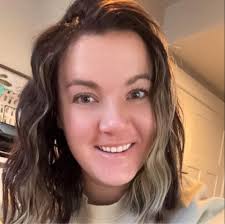 Sport swap🔄🥎 Our ambassadors switched things up as Tori introduced Cye to  some softball skills! (🤳Video created by Social Media Ambassador, Emma)