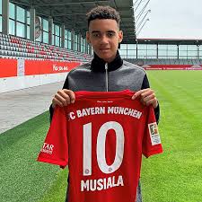 Bundesliga players choose jamal musiala to rise the season. Bericht Jamal Musiala Nimmt Lows Einladung An