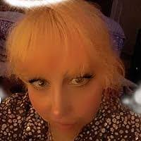 Lenora Henson's Instagram, Twitter & Facebook