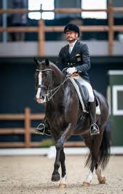 Clingy sweaters will take over in 2021, thanks to designers like rick owens and thebe magugu. Glocks S Total Us Knackt Bei Grand Prix Debut Die 80 Prozent Marke Equestrian Worldwide Pferdesport Weltweit Eqwo Net