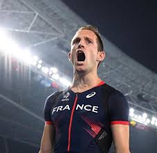 Diese latte ist 4,50 meter lang und so auf zwei sprungständern gelagert, dass sie bei leichter berührung herunterfällt. Olympia 2016 Brasilianer Buhen Renaud Lavillenie Aus Bis Er Weint Welt