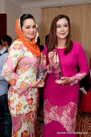 Dj Lin Suria Cinta Terima Anugerah Ikon Wanita Muda 2012 Sensasi Selebriti