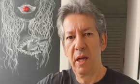 Marido de Ingrid Guimarães se revolta após incidente da atriz em voo: 'Eu  ia preso'