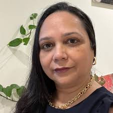 Zeinab is an incredible artist that will be in our Art Pavilions at  Tapestry Festival Sept 13th 11-4pm McDonald Park 🩷🩵💛