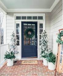 Winter Front Porch Decoration That Will Make Your Porch Looks Beautiful Front Porch Decorating Painted Front Doors Christmas Porch Decor