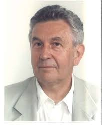 Zwolnienia w VF Polska: opinia naukowca