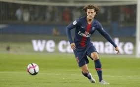 Le footballeur mis au placard par son club a passé une partie de sa soirée en boîte de nuit après l'élimination de son équipe en 8e de finale de la ligue des champions. Storia Di Adrien Rabiot Un Duca Ribelle Pronto Per La Juve Di Sarri La Gazzetta Dello Sport