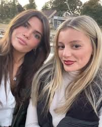 Out w the old 🍂🧘🏻‍♀️✨💞👯‍♀️