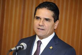 Silvano aureoles conejo (born august 23, 1965 in carácuaro, michoacán) is a mexican politician affiliated with the party of the democratic revolution (prd) and the current governor of michoacán. Aureoles Pedira Licencia Para Postularse A La Presidencia De La Republica