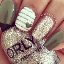 22 + lovely summer nail designs and gorgeous colors. Mocha Heart And Gold Pinstripe Nails With Gold Glitter Cute Nail Art Designs Pepe