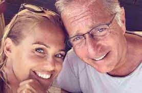 È un momento difficile per paolo bonolis e sonia bruganelli. Paolo Bonolis La Moglie Sonia Bacia Un Altro Uomo Epoi Spiega Tutto Ai Fan