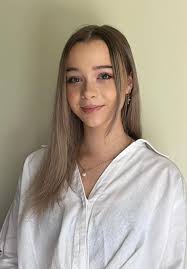 Hello everyone! My name is Mayane, im 26 and I am from Ireland. I am  currently looking for a Chef de Partie job for the winter season.  Preferably in Switzerland but I'm