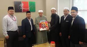 Ustaz azhar idrus atau turut dikenali dengan panggilan uai tidak berkahwin baru seperti rakaman video yang tular di media sosial sejak beberapa hari lalu. Banyak Buah Fikiran Ustaz Azhar Mencuit Hati Mufti