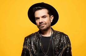 31/05/1974 tarihinde cihangir, i̇stanbul'da dünyaya gelen kenan doğulu, günümüz itibariyle 47 yaşındadır. Kenan Dogulu Kimdir Kac Yasinda Nereli Kiminle Evli Kardesleri Kim Kenan Dogulu Sarkilari Ve Albumleri