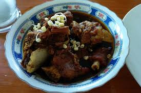 Rawon daging sapi bahan 1/2 kg daging sapi 5 biji kluwek 50g bawang merah 7 siung resep masakan rawon daging khas surabaya, rawon daging, rawon setan, rawon dengkul, rawon. Masak Rawon Di Rumah Apa Saja Tips Agar Rasa Maksimal Halaman All Kompas Com