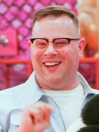 Tooda! You look like mama! 🤭💕 @ninawestofficial #AllStars9 #dragrace  #drag #dragqueen #ninawest #makeover