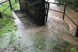Die klassische bemessung und technische umsetzung eines bestimmten hochwasserschutzgrades suggeriert zwar absoluten schutz, kann dies jedoch nur bis einem bestimmten schutzgrad leisten (überlaufen eines hochwasserrückhaltebeckens, ausufern der gewässer oberhalb des ausbaugrades, versagen von anlagen im extremfall etc.). Ahwlavyrww11wm