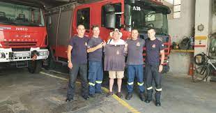 Πυροσβέστρια f (pyrosvéstria, female firefighter). Pyrosbestikh Yphresia Boloy E Thessalia Gr
