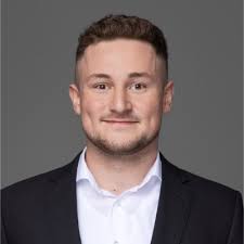 Ich habe einen neuen Job und arbeite jetzt als Anlageberater bei Sparkasse… 