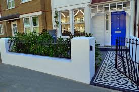Lovely Modern Take On Wall Top Railings Front Garden Victorian Front Garden Small Front Gardens