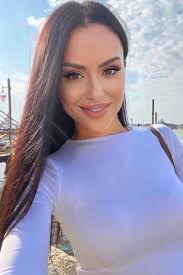 Elisa Romano 🇮🇹 Age: 47 Years Old ✍️ “She's an untold story… Would you  write the ending?”