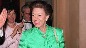 Glamour, luxo e uma vida cheia de regalias, assim deve ser a vida de uma princesa. Aventuras Na Historia Luto Na Corte Ha 19 Anos Morria A Princesa Margaret Irma De Elizabeth Ii