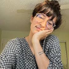 Autumn Snell's Instagram, Twitter & Facebook