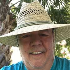 What is the best hole in the wall restaurant in Destin for a group of 10  adults?