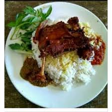 Tapi nih tapi, kali ini aku nggak pakai bebek sebagai lauknya. Paket Nasi Bebek Bumbu Hitam Khas Madura Shopee Indonesia